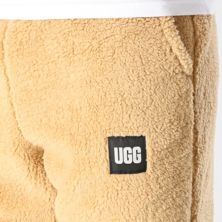 UGG Dilan Pantaloni da jogging in pelliccia di sherpa beige scuro Ryses