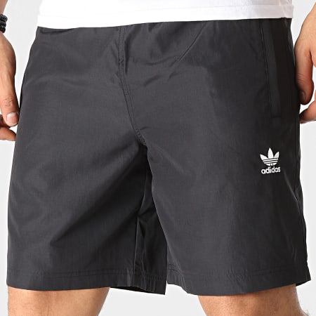 Adidas Originals - Pantaloncini da jogging neri Trace HL9391