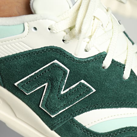 New Balance Baskets Classics 997 CW997HVN Nightwatch Green