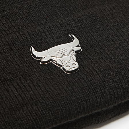 New Era - Berretto con stemma metallico dei Chicago Bulls, nero