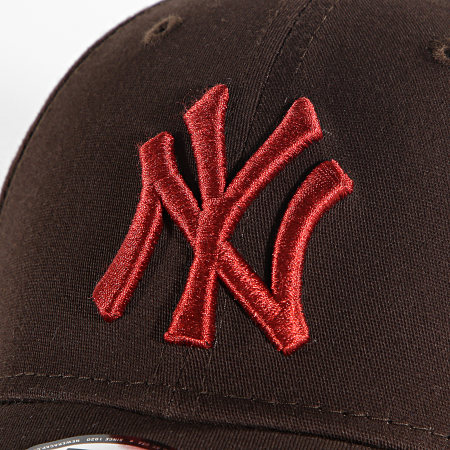 New Era - Casquette Fitted 39Thirty League Essential New York Yankees Marron