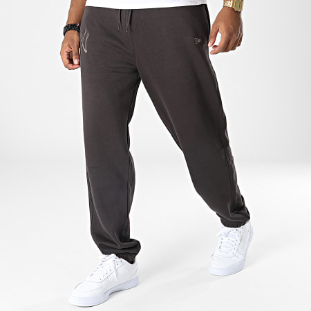New Era - Pantaloni da jogging con logo ricamato New York Yankees Marrone