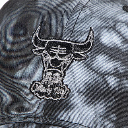Mitchell and Ness - Casquette Fitted Scrunch Tie Dye Chicago Bulls Gris