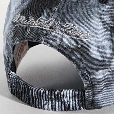 Mitchell and Ness - Casquette Fitted Scrunch Tie Dye Chicago Bulls Gris