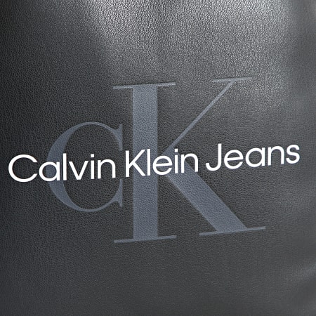Calvin Klein - Sacoche Monogram Soft Reporter 0108 Noir
