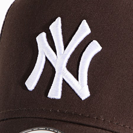 New Era - Casquette Trucker 9Forty League Essential New York Yankees Marron