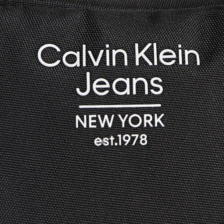 Calvin Klein - Bolsa de deporte Essential 0100 Negro