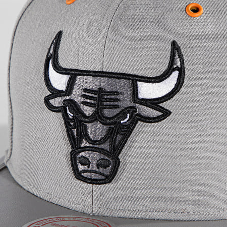 Mitchell and Ness - Casquette Snapback Chicago Bulls HHSS4373 Gris