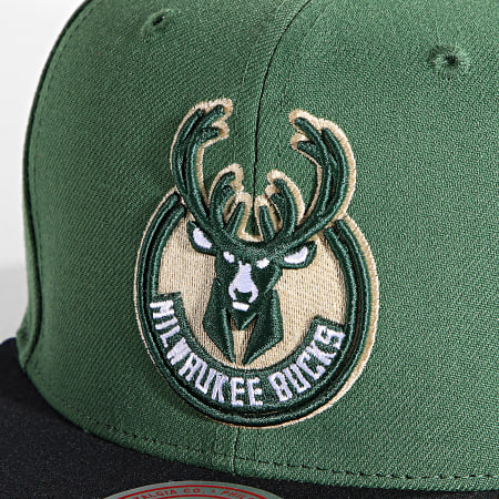 Mitchell and Ness - Cappello snapback Milwaukee Bucks Core Basic verde