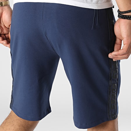 Guess - Pantaloncini da jogging a fascia blu navy Z2YD02-K6ZS1