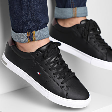 Tommy Hilfiger - Sneakers Essential con dettaglio in pelle 4047 nero