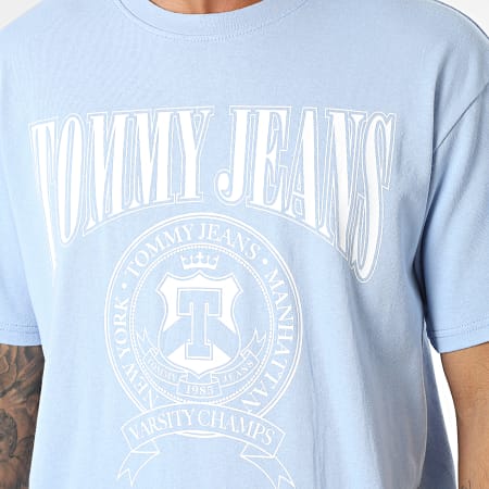 Tommy Jeans - Tee Shirt Relaxed Varsity 5645 Bleu Clair