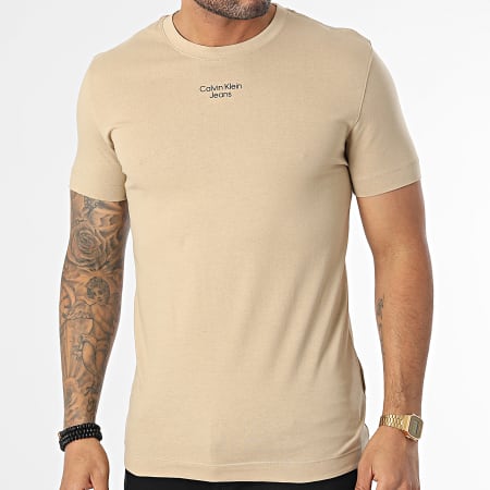 Calvin Klein - Camiseta Stacked Logo 0595 Beige