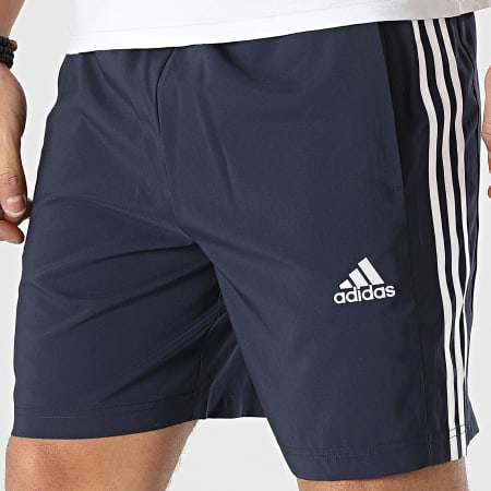 Adidas Sportswear - IC1485 Pantaloncini da jogging a righe blu navy