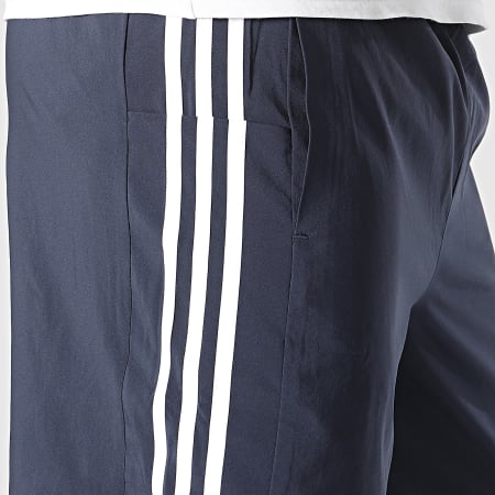 Adidas Performance - IC1485 Pantalón corto a rayas azul marino