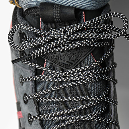 Adidas Originals - Baskets Akando ATR GX2066 Core Black Wonder Red Carbon