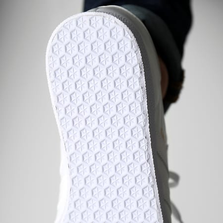 Adidas Originals - Baskets Gazelle BB5498 Footwear White Gold Metallic