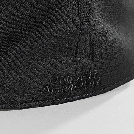 Under Armour - Casquette Fitted 1376700 Noir