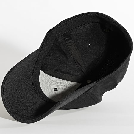 Under Armour - Casquette Fitted 1376700 Noir