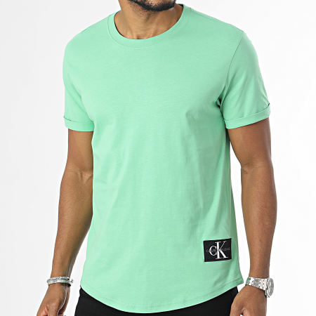 Calvin Klein - T-shirt oversize con distintivo risvoltato 5319 Verde chiaro