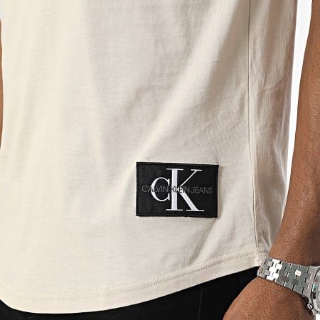 Calvin Klein - Tee Shirt Oversize Badge Turn Up Sleeve 5319 Beige