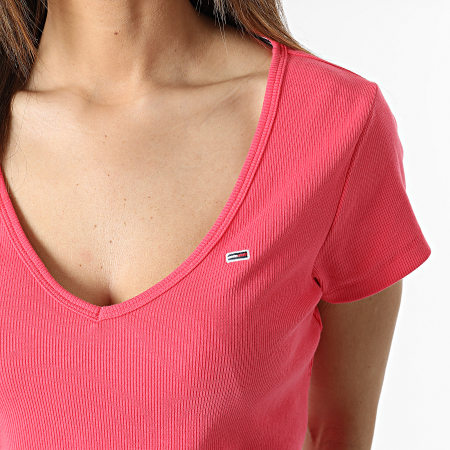 Tommy Jeans - Camiseta de mujer Essential Rib con cuello en V 4877 Rosa