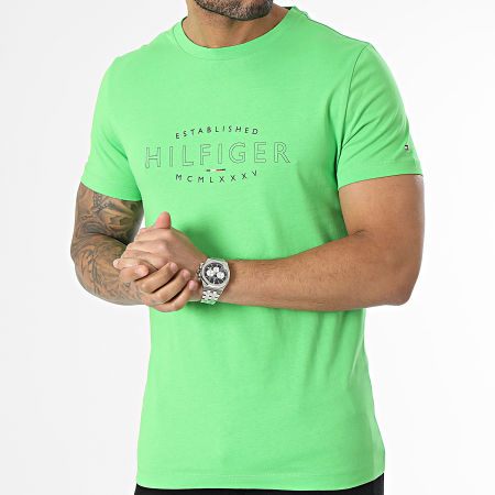 Tommy Hilfiger - Tee Shirt Hilfiger Curve Logo 0034 Vert