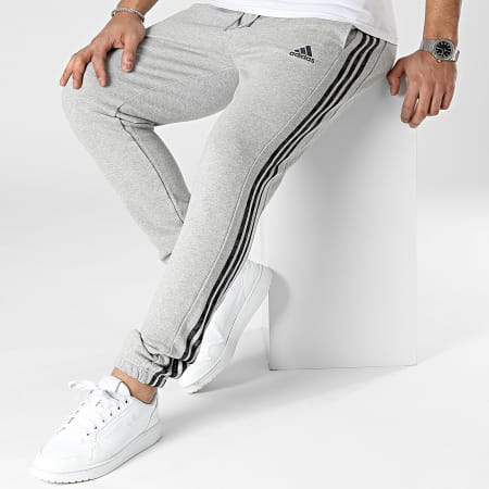 Adidas Sportswear - IC0054 Pantaloni da jogging a 3 strisce grigio erica