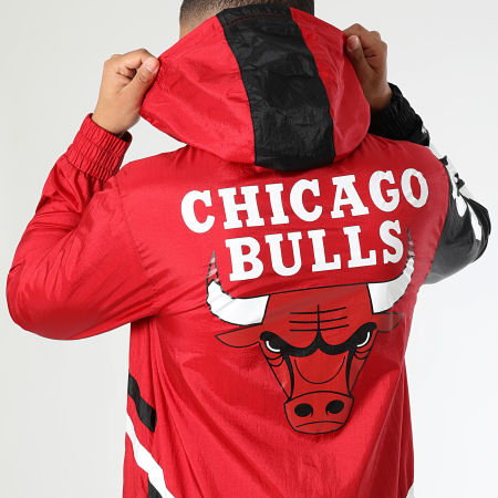 Mitchell and Ness - Giacca a vento con cappuccio dei Chicago Bulls con zip rosso nero