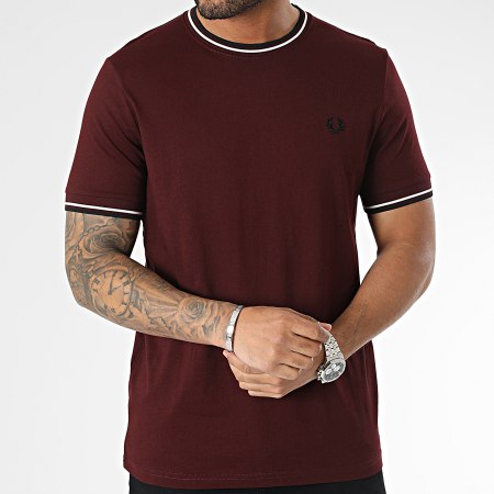 Fred Perry - Camiseta Twin Tipped M1588 Burdeos