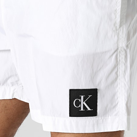 Calvin Klein - Shorts de baño Medium Drawstring 0819 Blanco