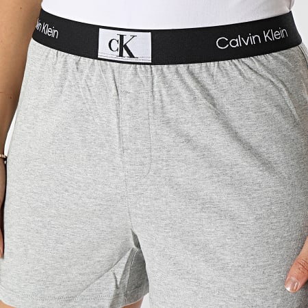 Calvin Klein - Pantaloncini da jogging da donna QS6947E Heather Grey