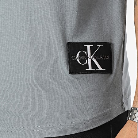 Calvin Klein - Canotta oversize Monogram Badge 0597 Grigio antracite