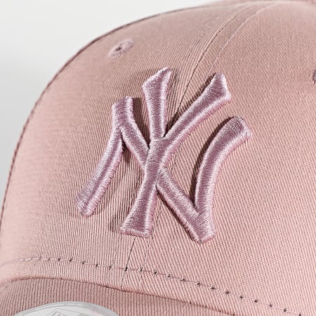 New Era - Casquette 9Forty Femme New York Yankees League Essential Rose Clair