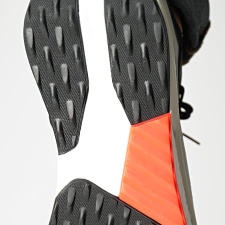 Adidas Sportswear - Baskets Avryn HP5969 Core Black Solar Red