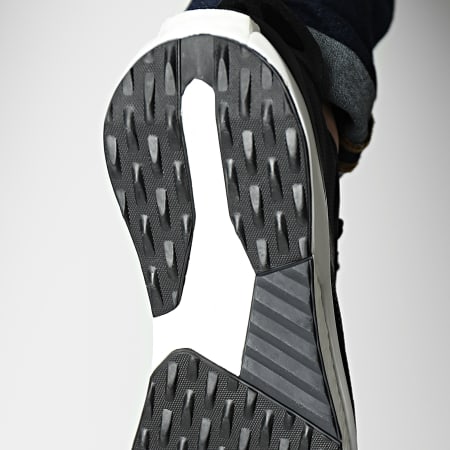 Adidas Sportswear - Baskets Avryn HP5968 Core Black Grey Three Carbon
