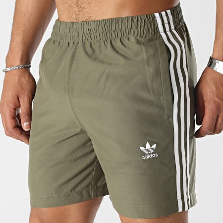 Adidas Originals - HT4409 Pantaloncini da bagno a fascia verde kaki