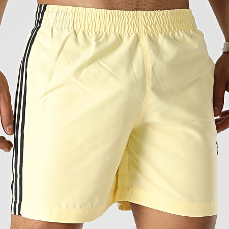 Adidas cortos amarillas store
