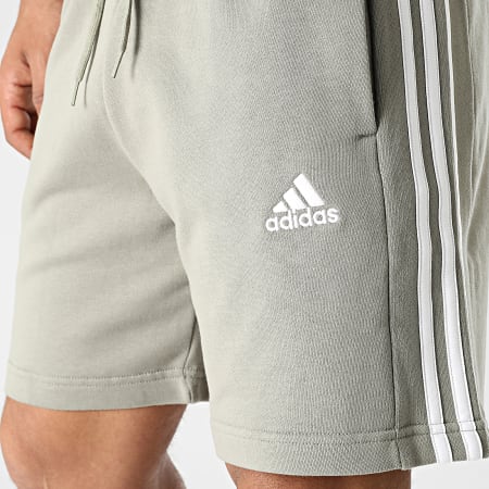 Adidas Sportswear - Pantaloncini da jogging a righe IC9439 Grigio