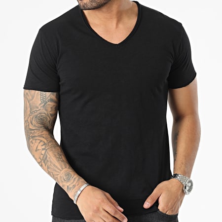 MTX - Camiseta cuello pico negra