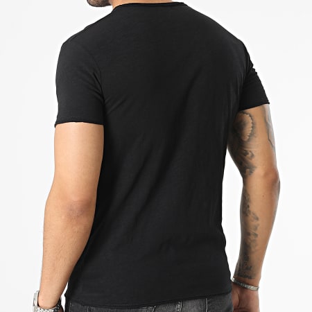 MTX - Camiseta cuello pico negra