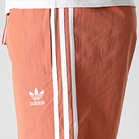 Adidas Originals - HK7388 Pantalones cortos de jogging con banda naranja
