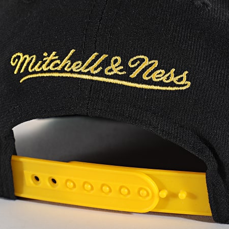 Mitchell and Ness - Side Core 2 Los Angeles Lakers Snapback Cap Negro Amarillo