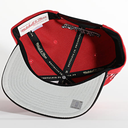Mitchell and Ness - Casquette Snapback Side Core 2 Chicago Bulls Rouge Noir