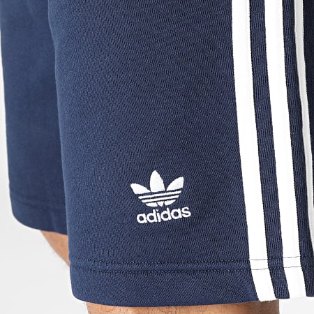 Adidas Originals - Pantalones cortos de jogging con banda azul marino IA6352