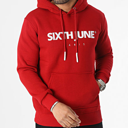 Sudadera roja con capucha