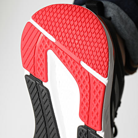 Adidas Sportswear - Baskets Questar HP2433 Core Black Iron Metallic Carbon
