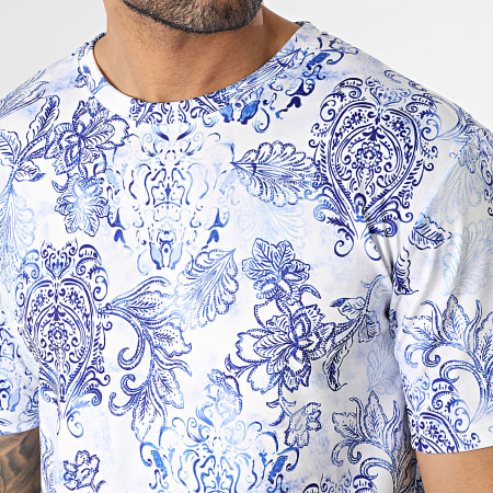 Robe Tee-shirt Blanche À Fines Rayures Et Cordon Ajustable À La Taille