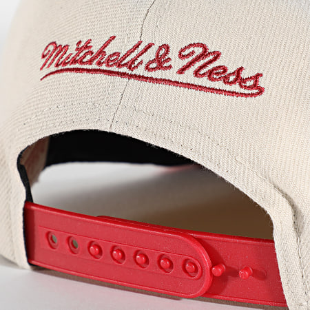 Mitchell and Ness - Casquette Snapback Sail Two Tone Chicago Bulls Beige Rouge