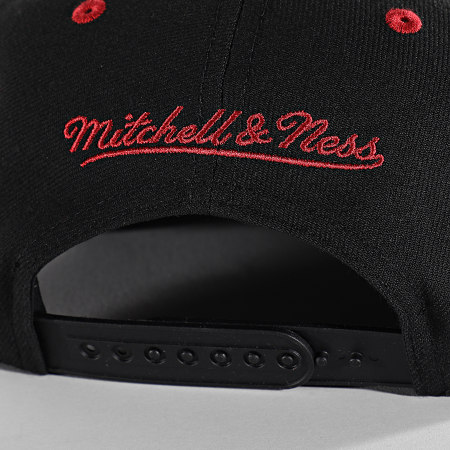 Mitchell and Ness - Casquette Snapback Breakthrough Chicago Bulls Noir Rouge